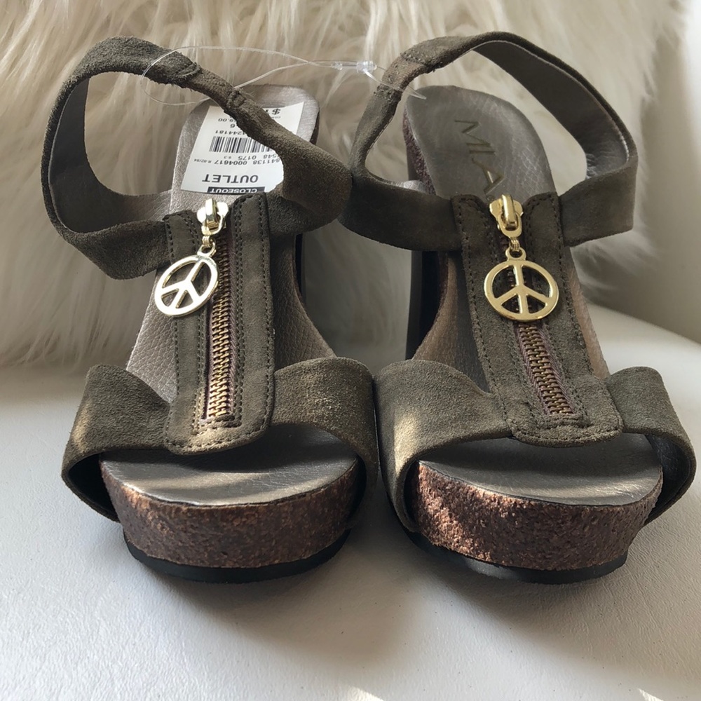 Peace Heels - Picture 2 of 4